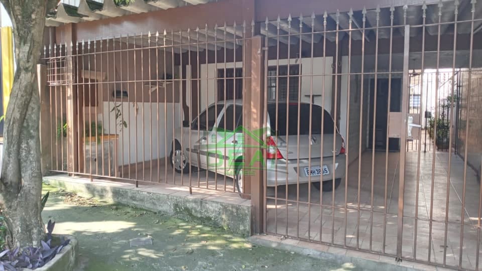 Casa térrea com 252m2 de terreno, com quintal amplo