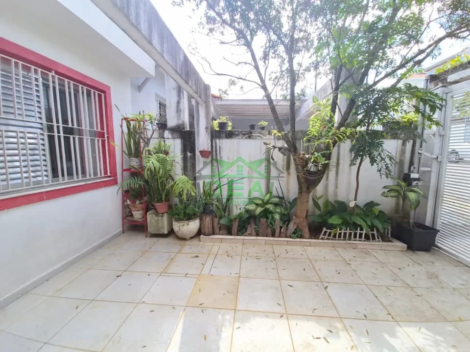 Casa Térrea a Venda- 4 Dormitórios sendo 1 suíte-2 vagas de garagem