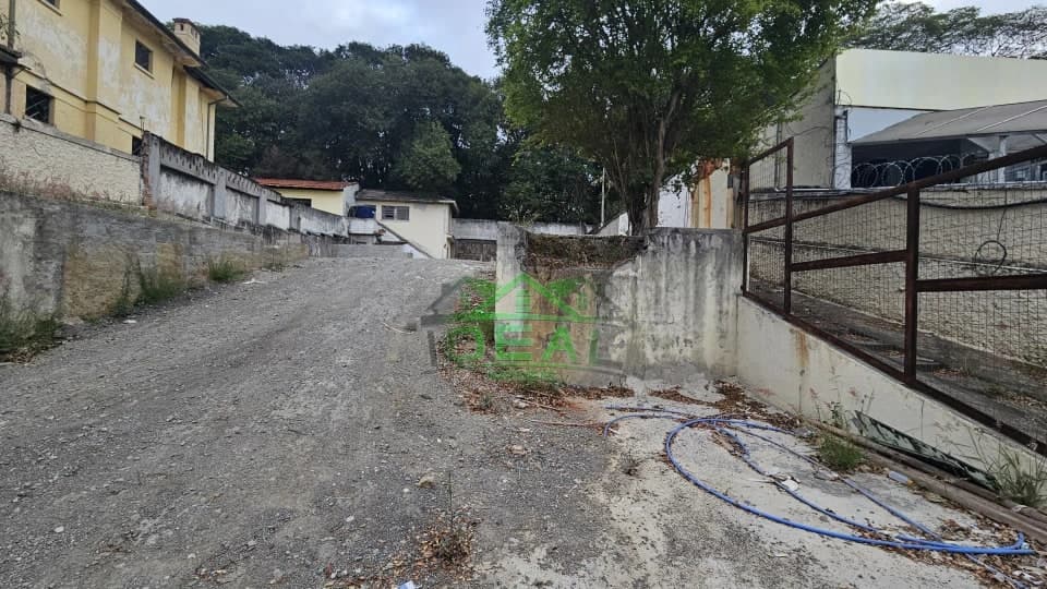 Terreno na Lapa com 560m² em aclive