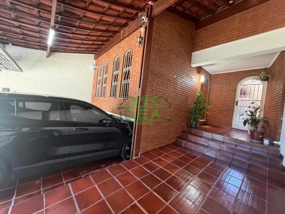 Sobrado Amplo e Completo | 2 Suítes e 3 Vagas