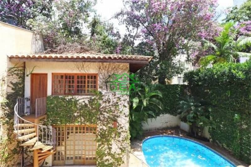 Sobrado 3 dormitórios com piscina no Alto de Pinheiros